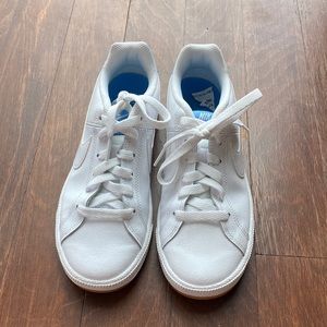 Women’s Nike shoes